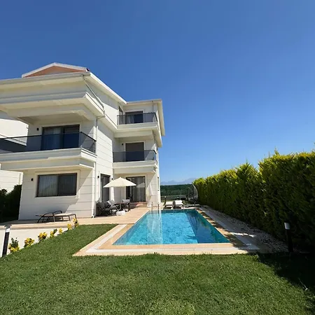 Serenity Garden 12 וילה *