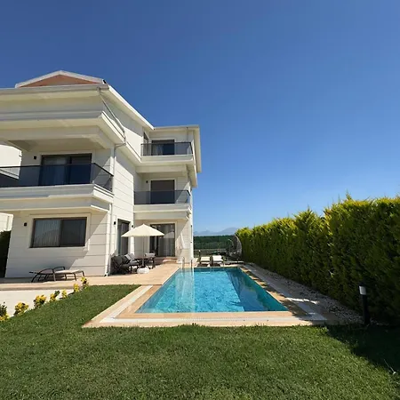 וילה Serenity Garden 12