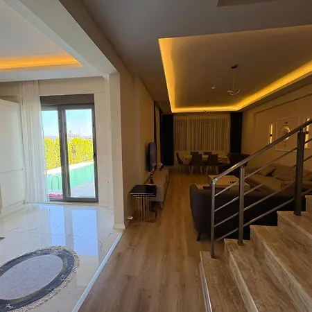 וילה Serenity Garden 12