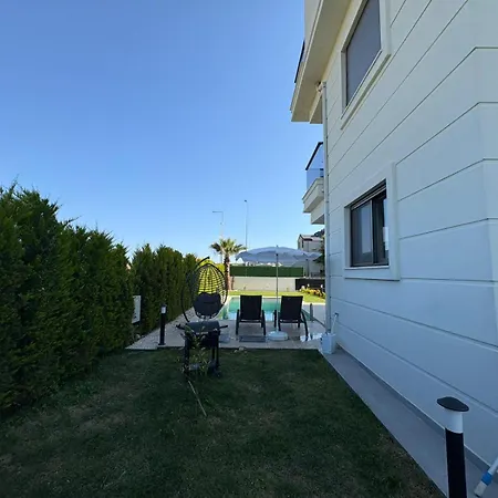 Serenity Garden 12 באלאק